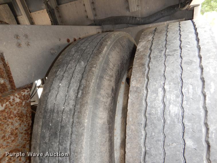 image for item DG1074 2006 Corn Husker 800 double hopper bottom grain trailer