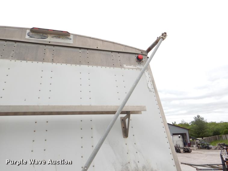 image for item DG1074 2006 Corn Husker 800 double hopper bottom grain trailer