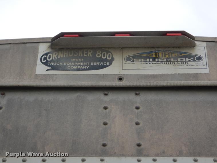 image for item DG1074 2006 Corn Husker 800 double hopper bottom grain trailer