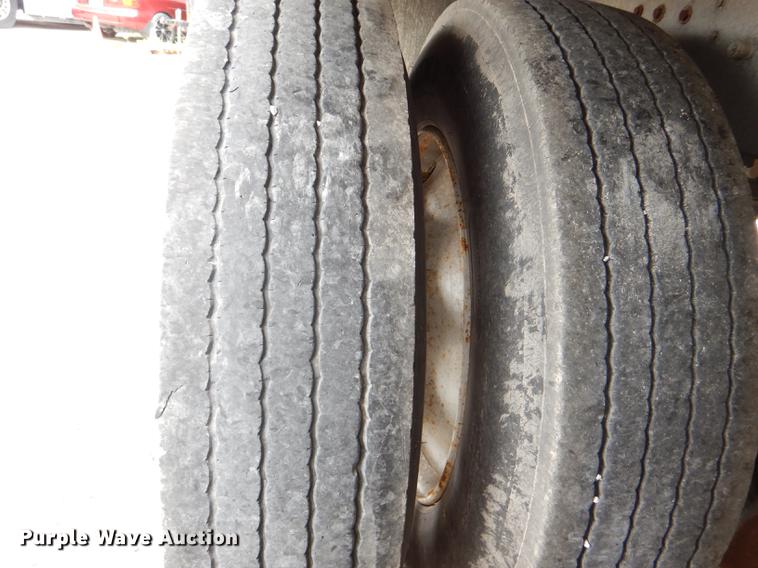 image for item DG1074 2006 Corn Husker 800 double hopper bottom grain trailer