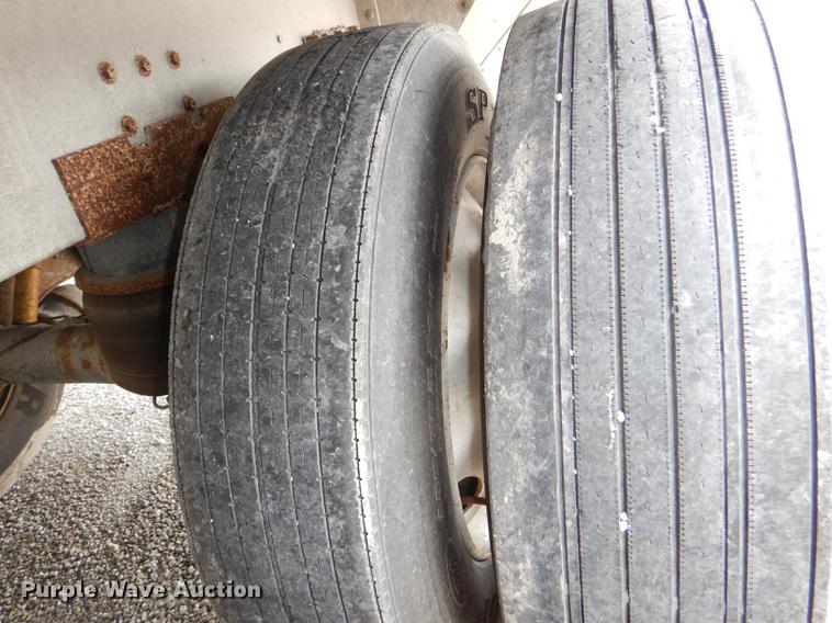 image for item DG1074 2006 Corn Husker 800 double hopper bottom grain trailer