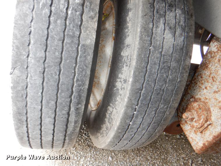 image for item DG1074 2006 Corn Husker 800 double hopper bottom grain trailer