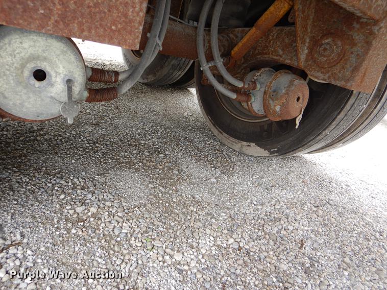 image for item DG1074 2006 Corn Husker 800 double hopper bottom grain trailer