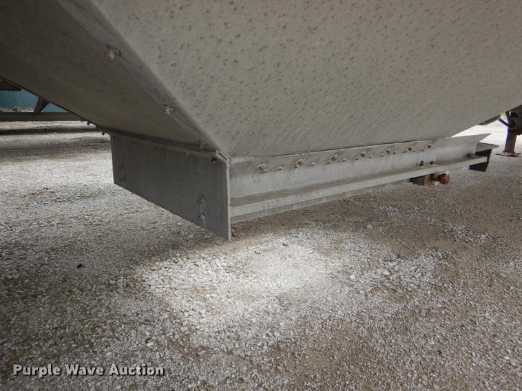 image for item DG1074 2006 Corn Husker 800 double hopper bottom grain trailer