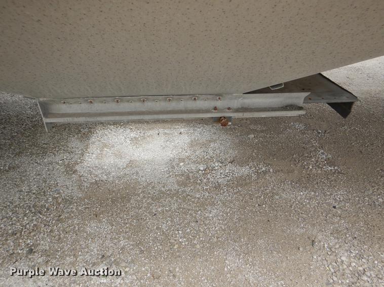 image for item DG1074 2006 Corn Husker 800 double hopper bottom grain trailer