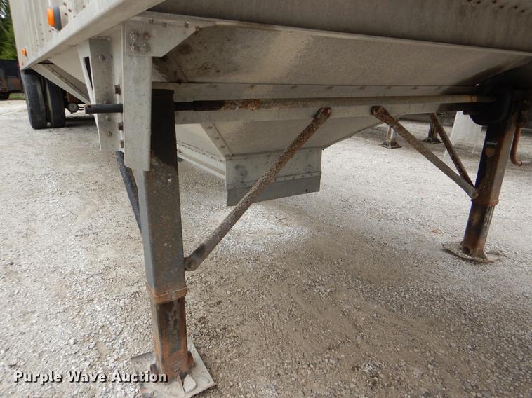 image for item DG1074 2006 Corn Husker 800 double hopper bottom grain trailer