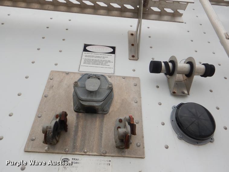 image for item DG1074 2006 Corn Husker 800 double hopper bottom grain trailer