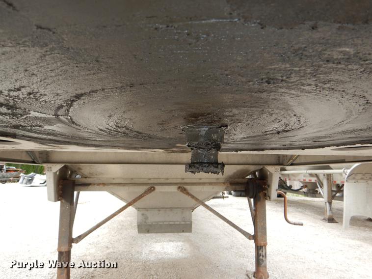 image for item DG1074 2006 Corn Husker 800 double hopper bottom grain trailer