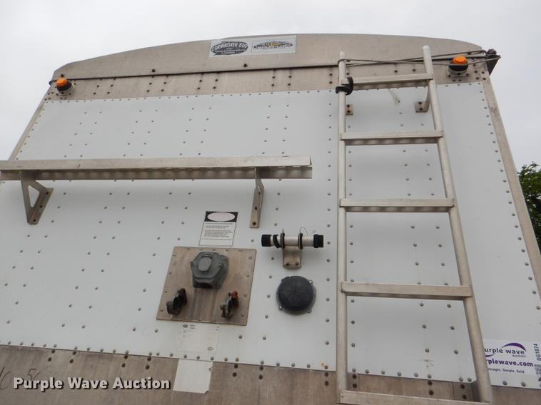 image for item DG1074 2006 Corn Husker 800 double hopper bottom grain trailer