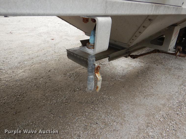 image for item DG1074 2006 Corn Husker 800 double hopper bottom grain trailer