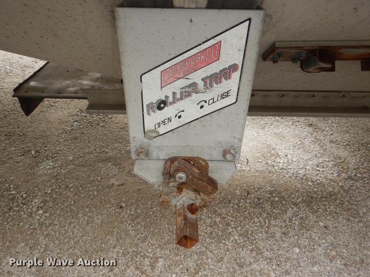 image for item DG1074 2006 Corn Husker 800 double hopper bottom grain trailer