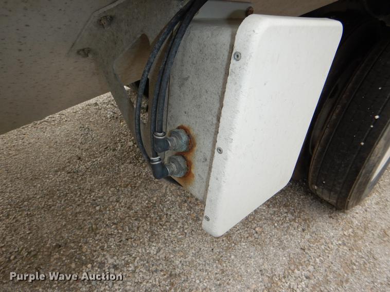 image for item DG1074 2006 Corn Husker 800 double hopper bottom grain trailer