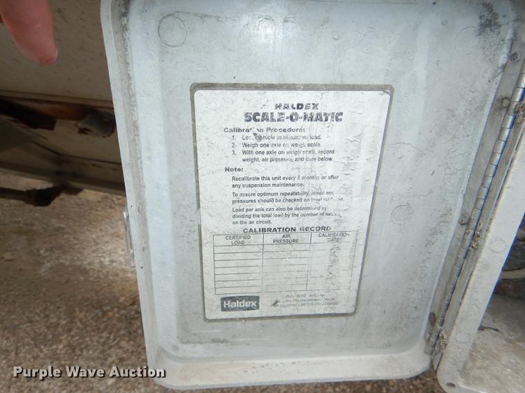 image for item DG1074 2006 Corn Husker 800 double hopper bottom grain trailer