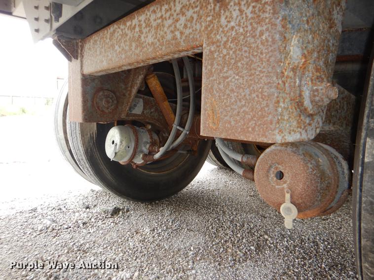 image for item DG1074 2006 Corn Husker 800 double hopper bottom grain trailer