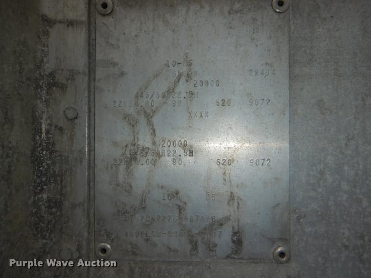 image for item DG1074 2006 Corn Husker 800 double hopper bottom grain trailer