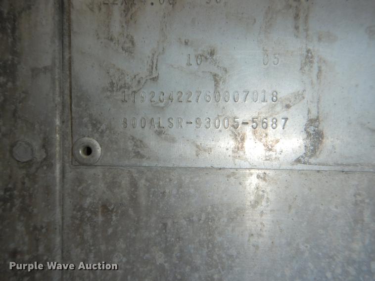 image for item DG1074 2006 Corn Husker 800 double hopper bottom grain trailer