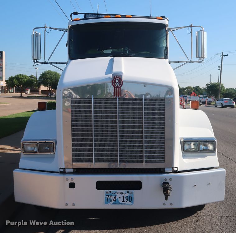 image for item DG4065 2005 Kenworth T800 semi truck