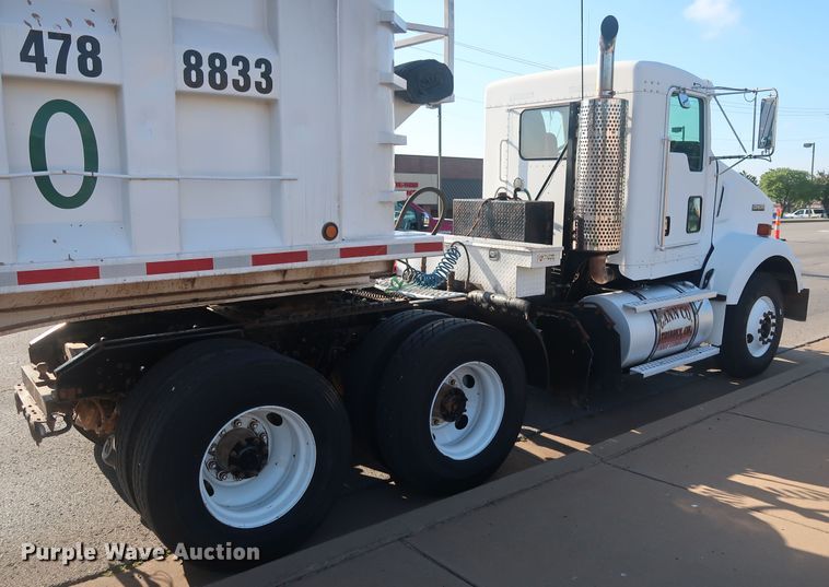 image for item DG4065 2005 Kenworth T800 semi truck