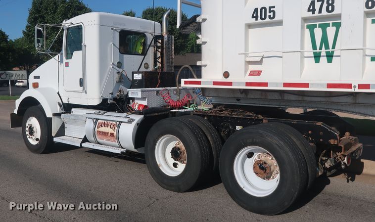 image for item DG4065 2005 Kenworth T800 semi truck