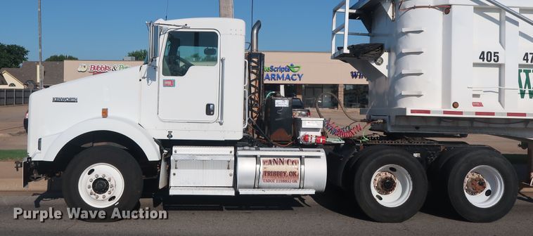 image for item DG4065 2005 Kenworth T800 semi truck
