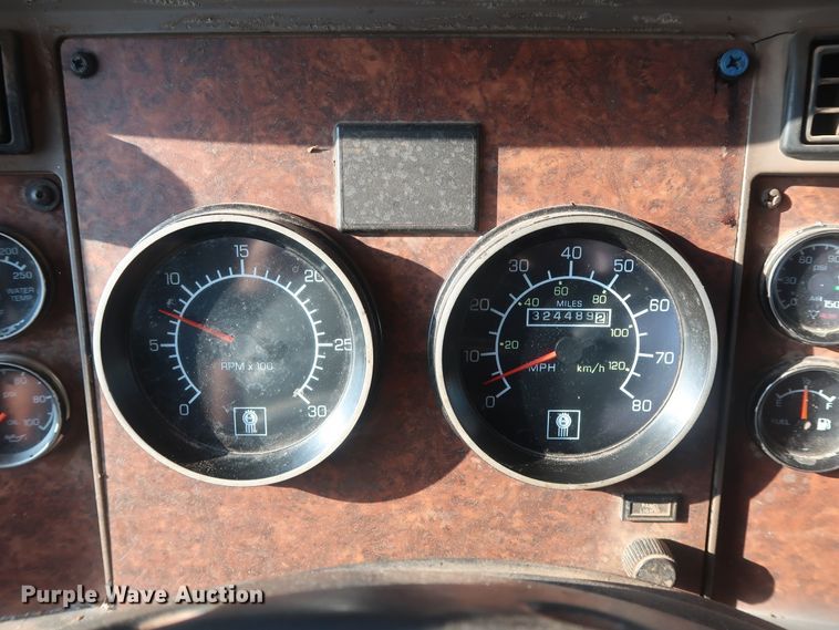 image for item DG4065 2005 Kenworth T800 semi truck