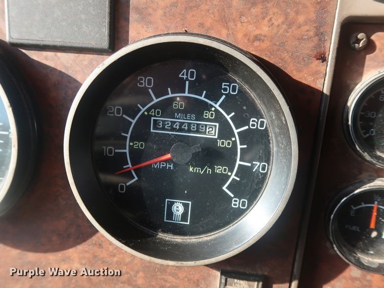 image for item DG4065 2005 Kenworth T800 semi truck