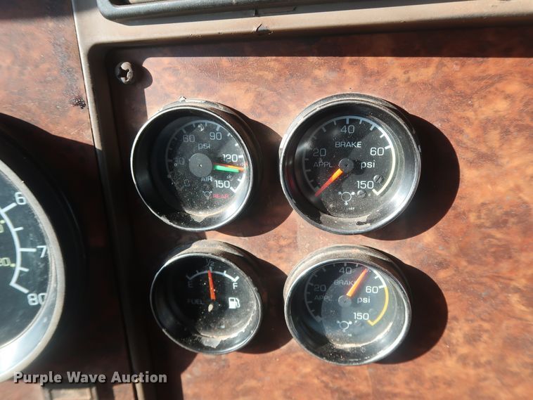 image for item DG4065 2005 Kenworth T800 semi truck