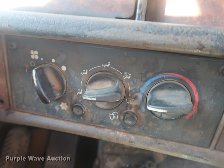 image for item DG4065 2005 Kenworth T800 semi truck