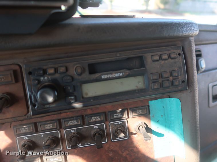 image for item DG4065 2005 Kenworth T800 semi truck