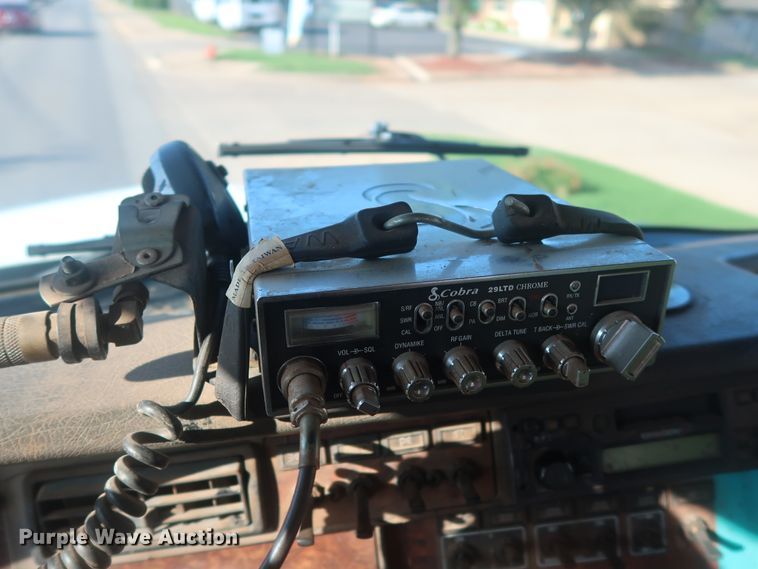 image for item DG4065 2005 Kenworth T800 semi truck