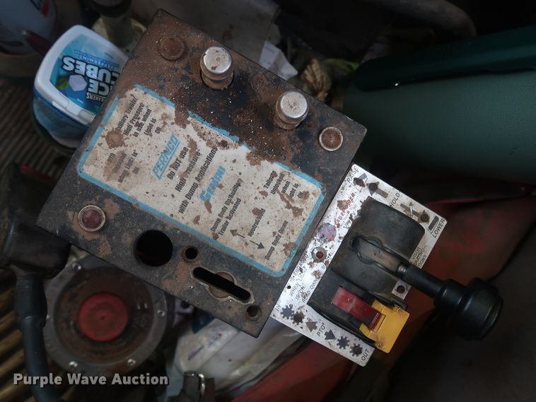 image for item DG4065 2005 Kenworth T800 semi truck