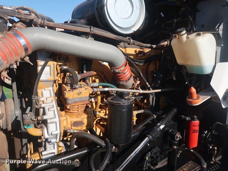 image for item DG4065 2005 Kenworth T800 semi truck