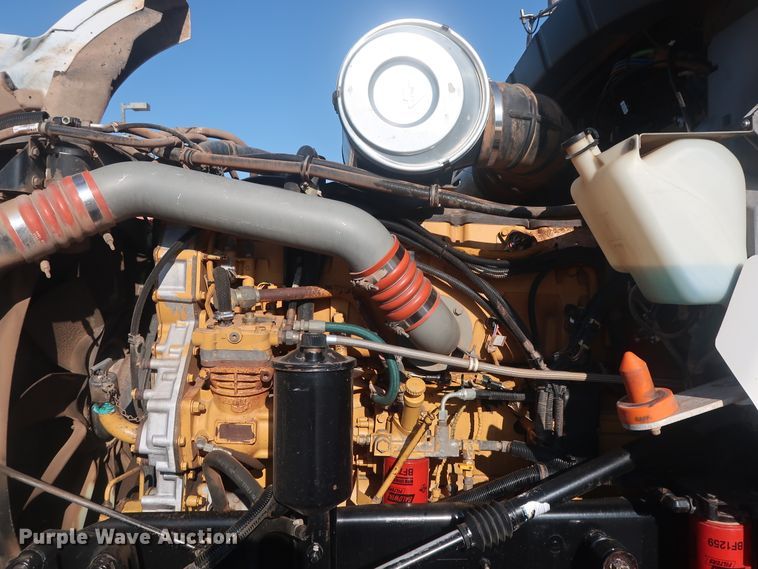 image for item DG4065 2005 Kenworth T800 semi truck