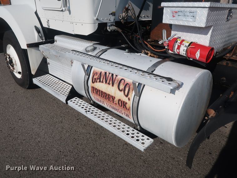 image for item DG4065 2005 Kenworth T800 semi truck