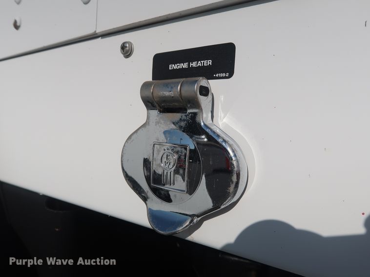 image for item DG4065 2005 Kenworth T800 semi truck