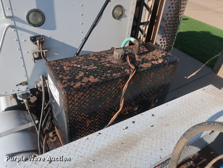 image for item DG4065 2005 Kenworth T800 semi truck