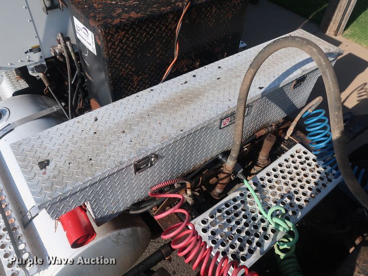 image for item DG4065 2005 Kenworth T800 semi truck