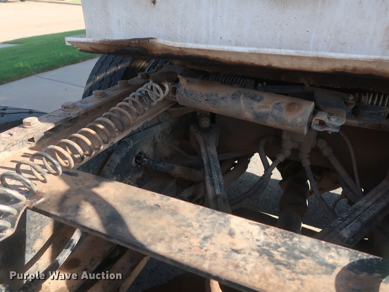 image for item DG4065 2005 Kenworth T800 semi truck