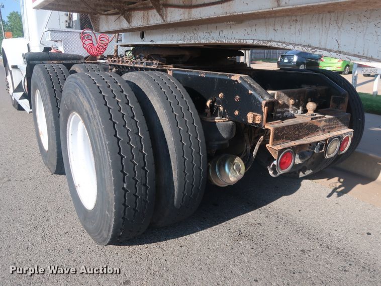 image for item DG4065 2005 Kenworth T800 semi truck