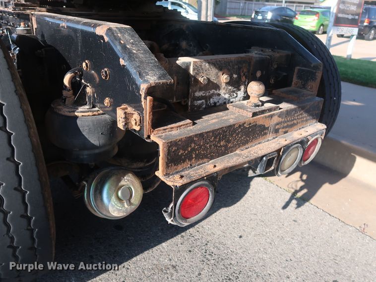 image for item DG4065 2005 Kenworth T800 semi truck