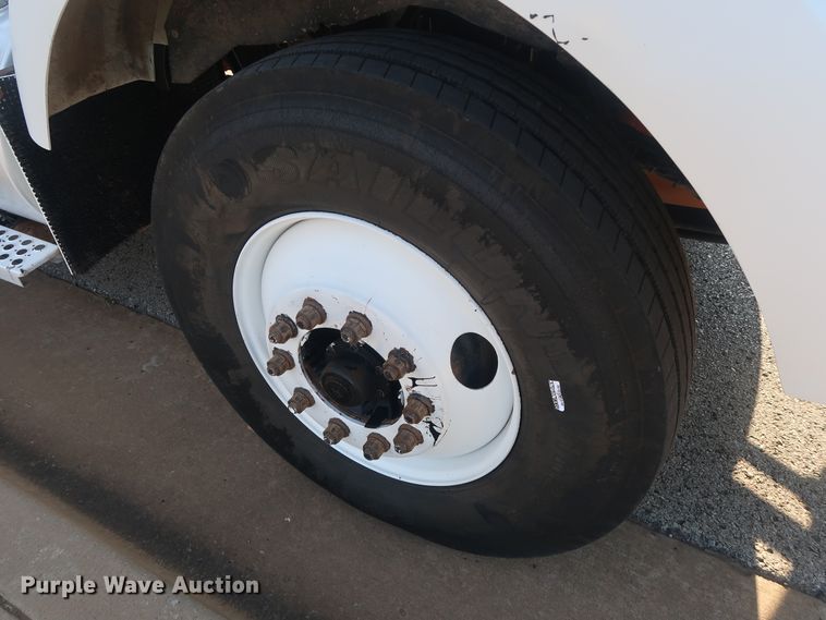 image for item DG4065 2005 Kenworth T800 semi truck