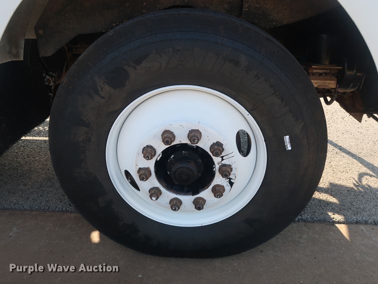 image for item DG4065 2005 Kenworth T800 semi truck