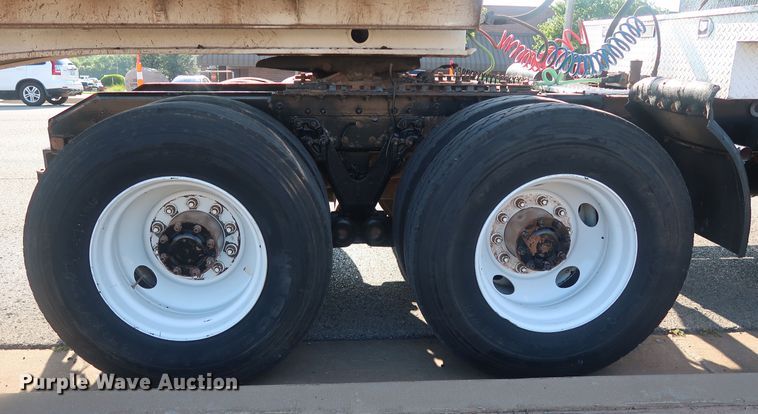 image for item DG4065 2005 Kenworth T800 semi truck