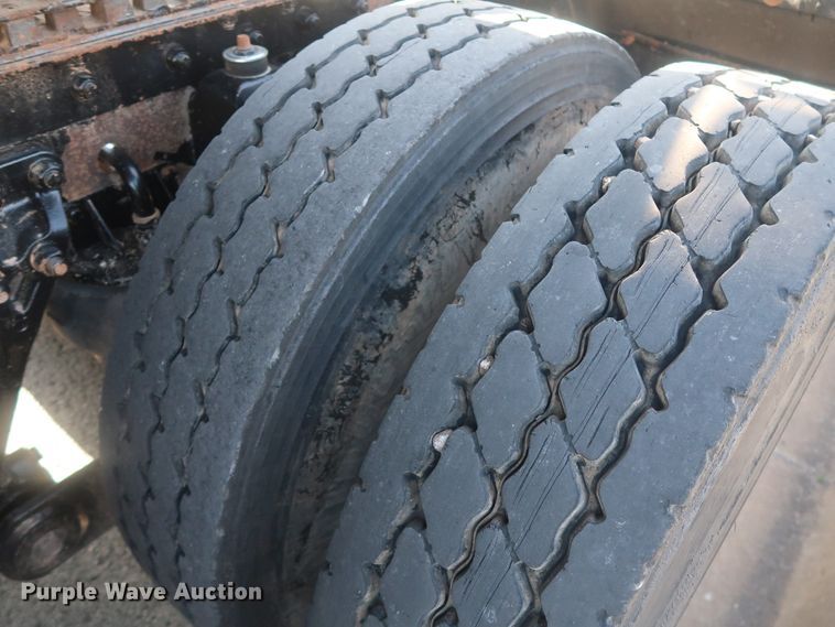 image for item DG4065 2005 Kenworth T800 semi truck