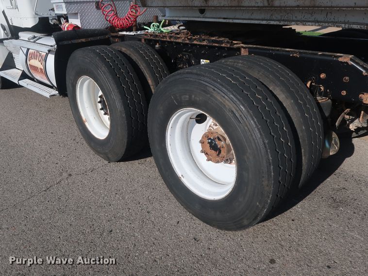 image for item DG4065 2005 Kenworth T800 semi truck