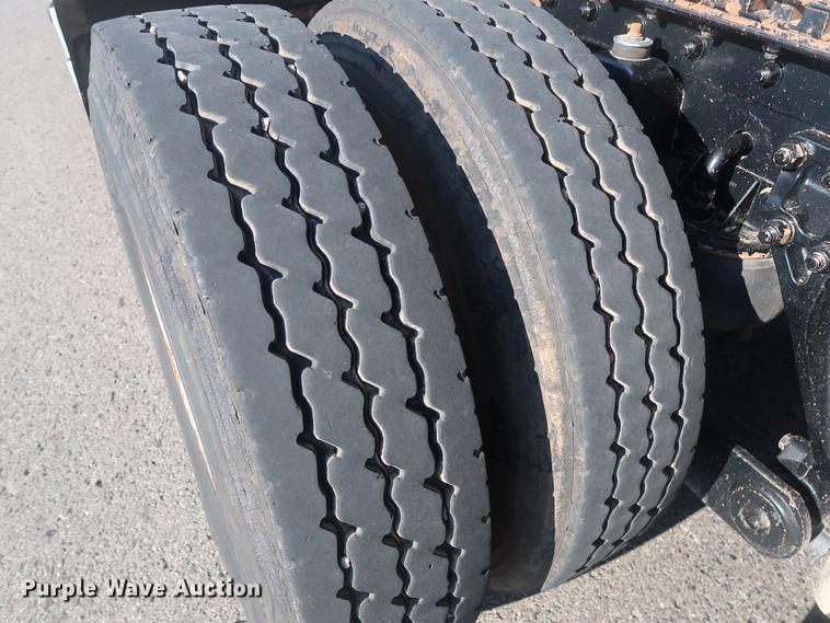 image for item DG4065 2005 Kenworth T800 semi truck