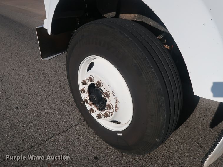 image for item DG4065 2005 Kenworth T800 semi truck