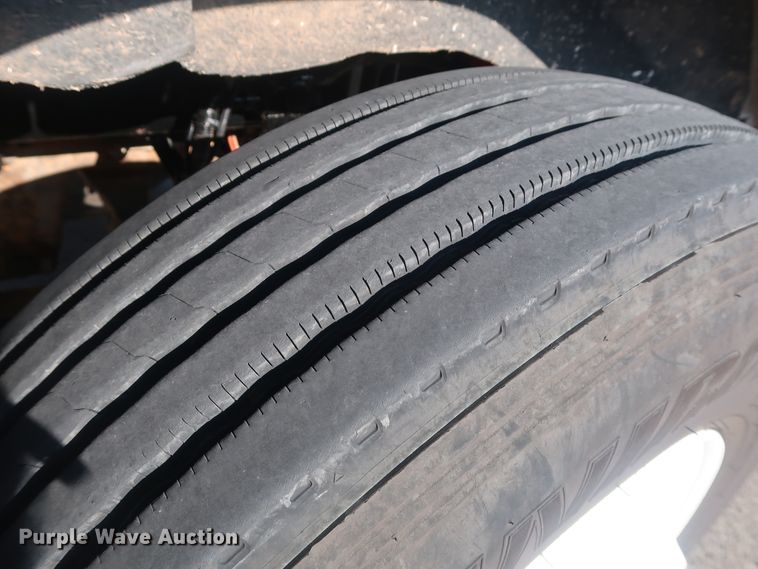 image for item DG4065 2005 Kenworth T800 semi truck