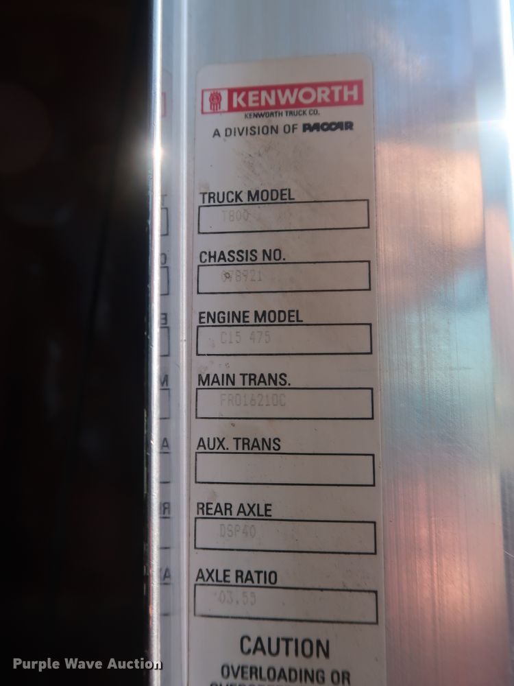 image for item DG4065 2005 Kenworth T800 semi truck