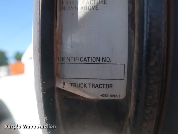 image for item DG4065 2005 Kenworth T800 semi truck